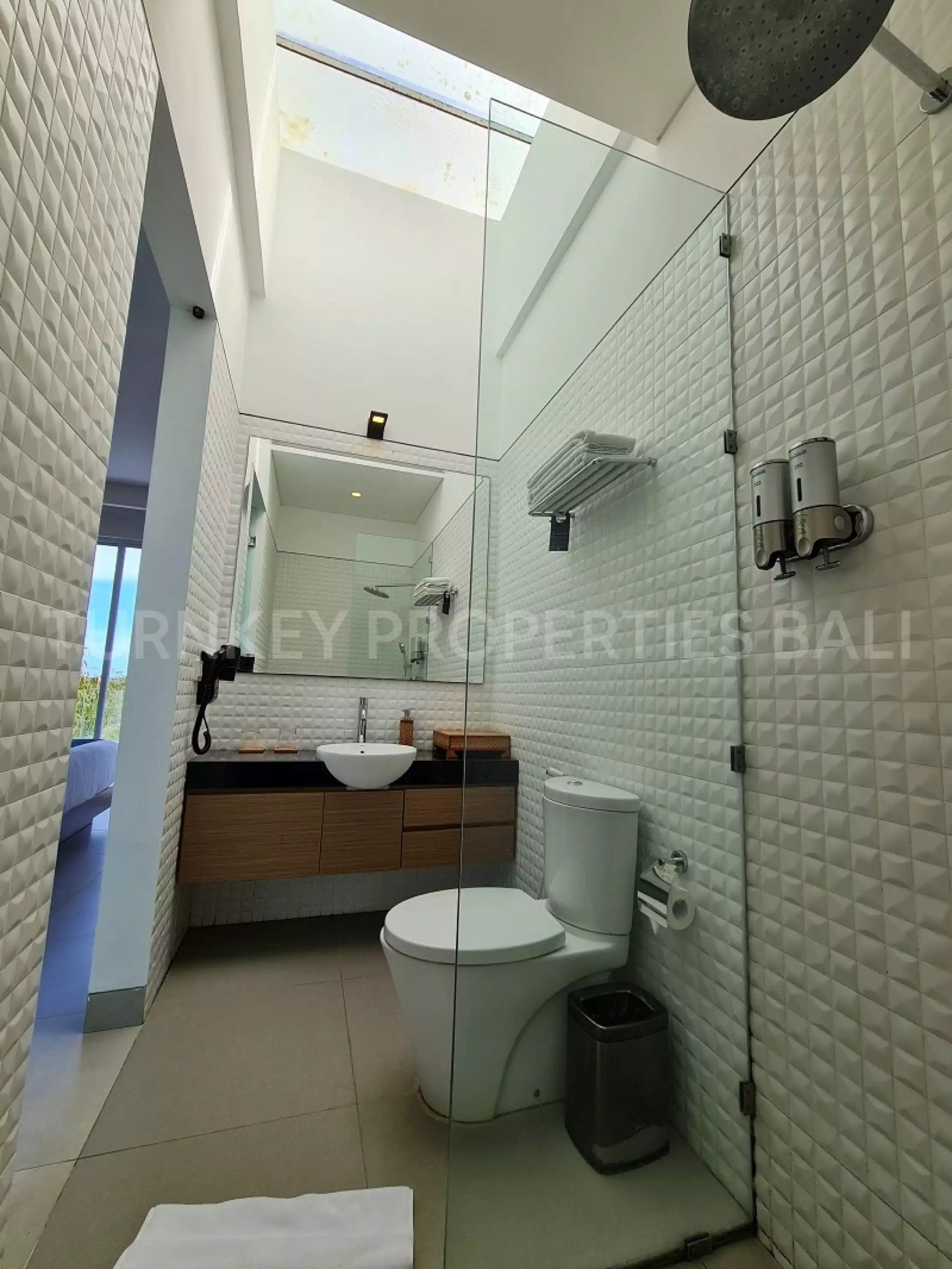 Villa 196m² in Indonesia, Bukit-Ungasan. Priced at 313104$ rent photo-12