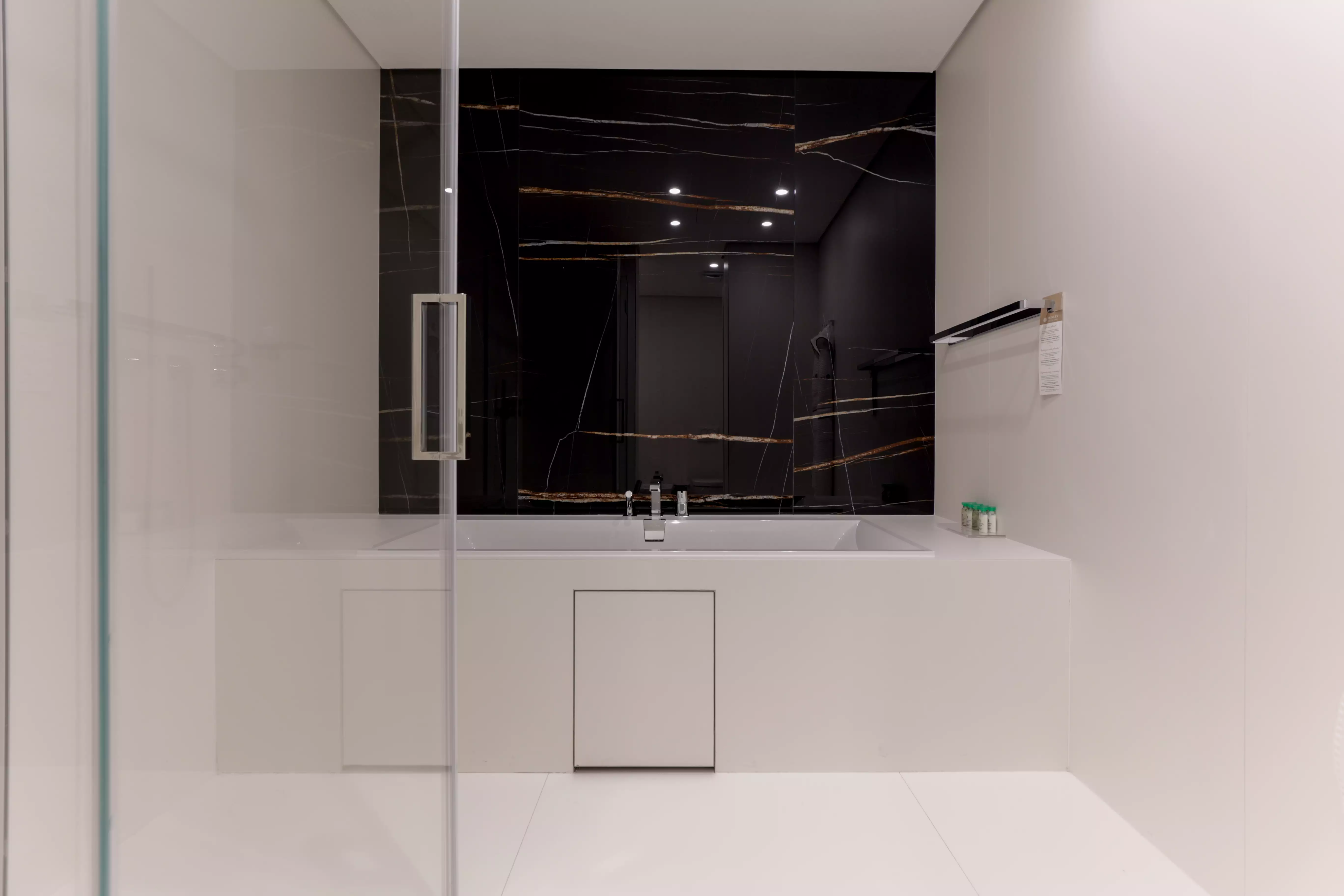 Flat 179m² in Montenegro, Budva. Priced at 1450000€ rent photo-12