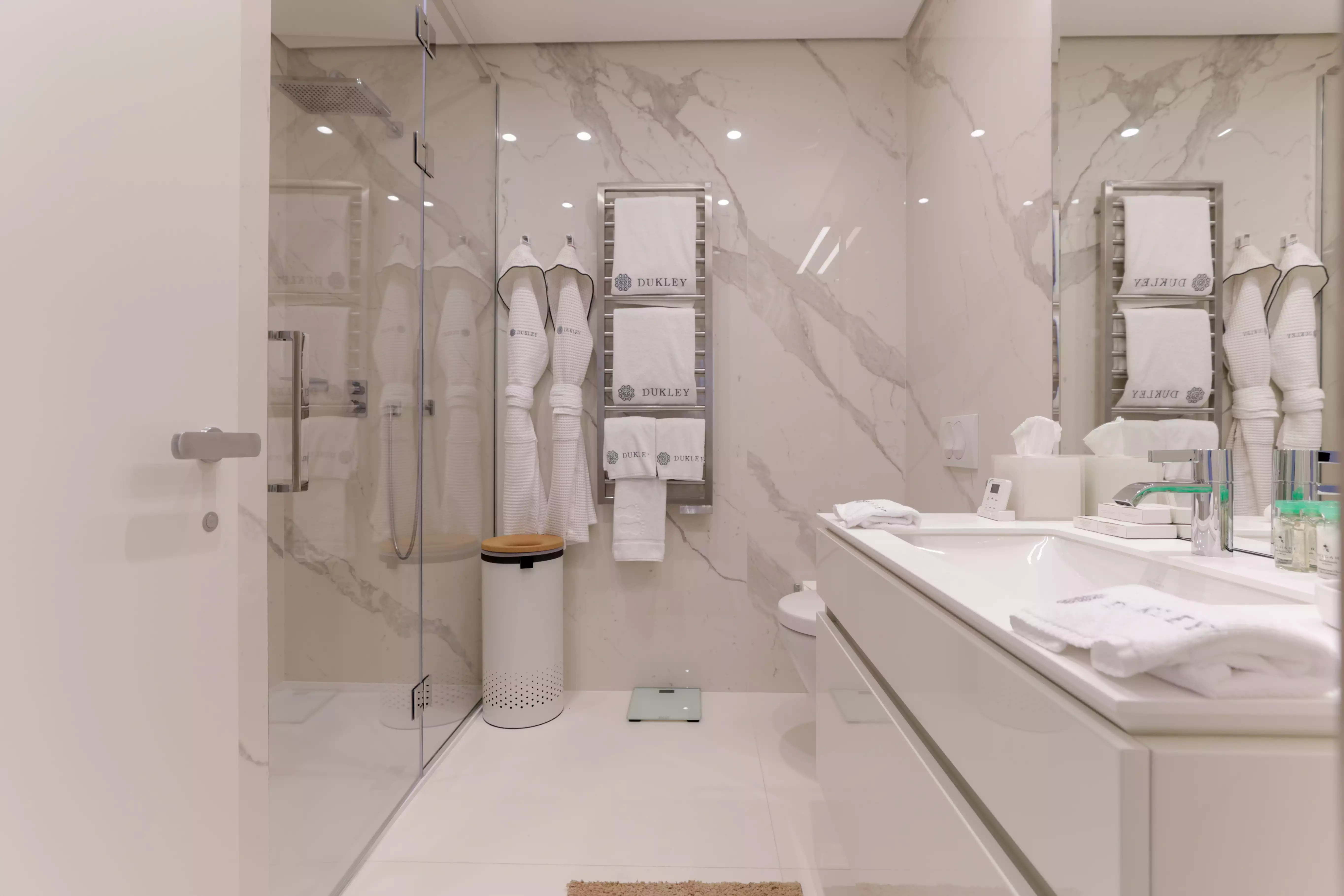Flat 179m² in Montenegro, Budva. Priced at 1450000€ rent photo-11