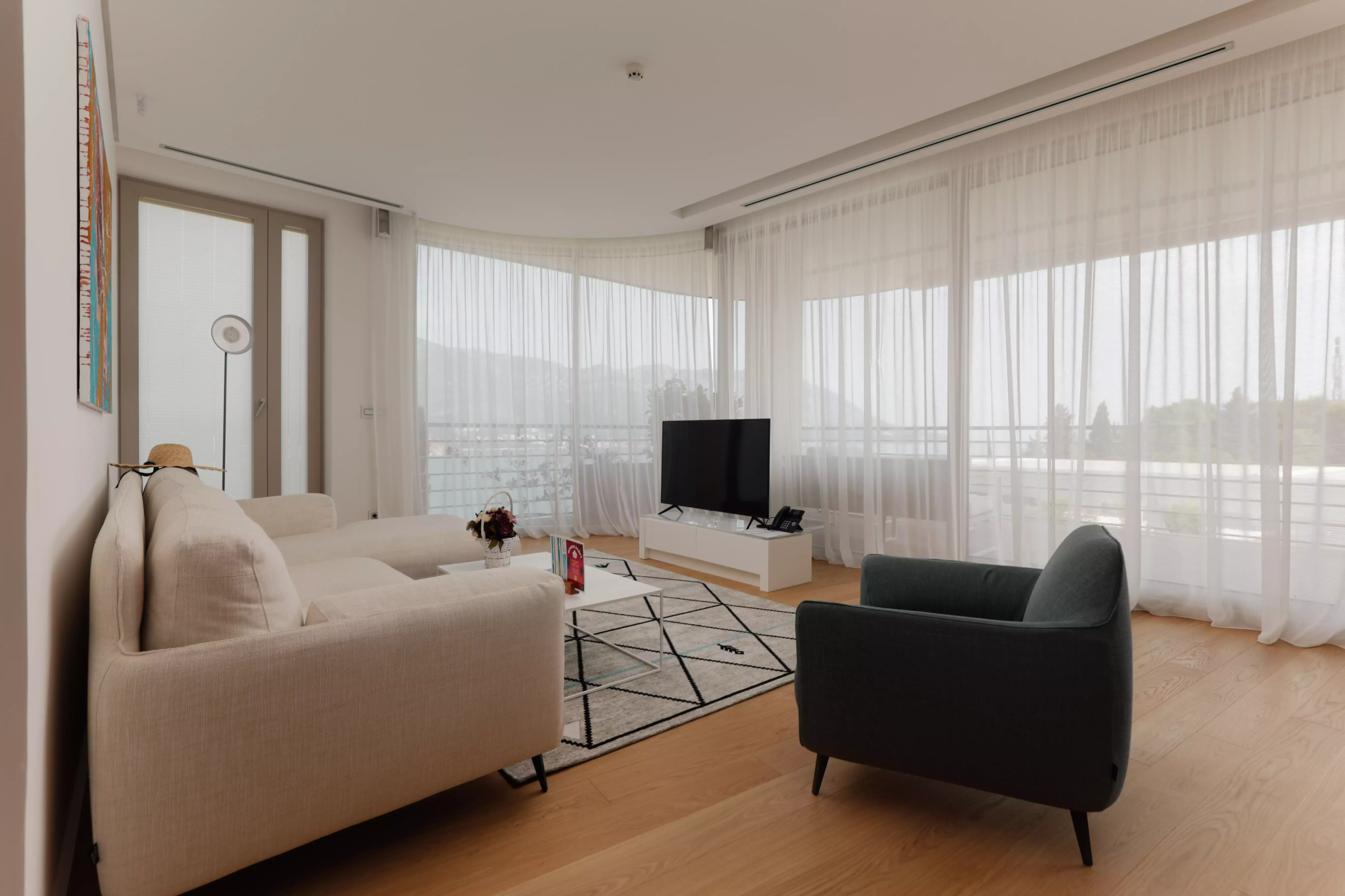 Flat 179m² in Montenegro, Budva. Priced at 1450000€ rent photo-2