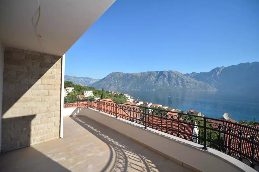 Flat 121m² in Montenegro, Prcanj. Priced at 300000€ rent photo-8