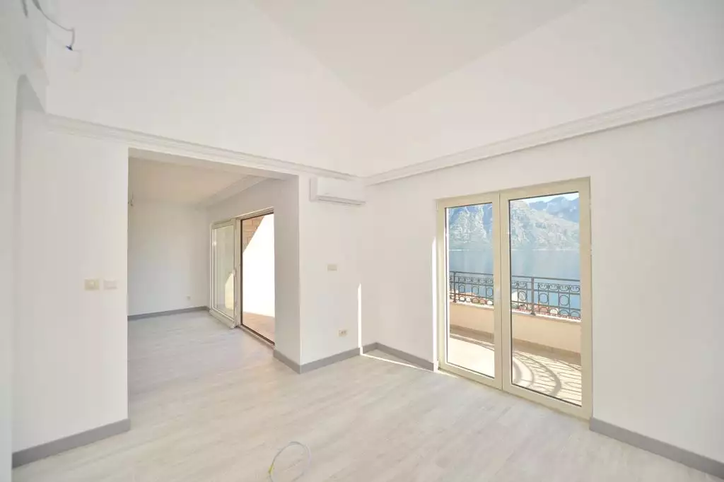 Flat 121m² in Montenegro, Prcanj. Priced at 300000€ rent photo-9