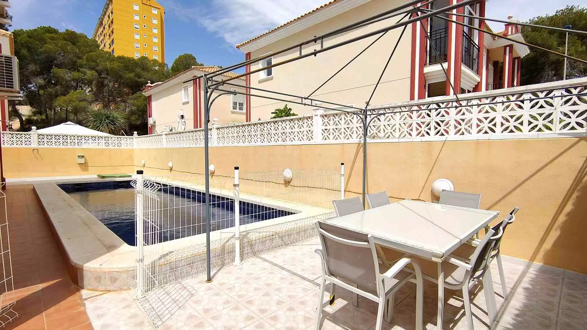 Townhouse 92m² in Spain, Deesa de Campoamor. Priced at 250000€ rent photo-3