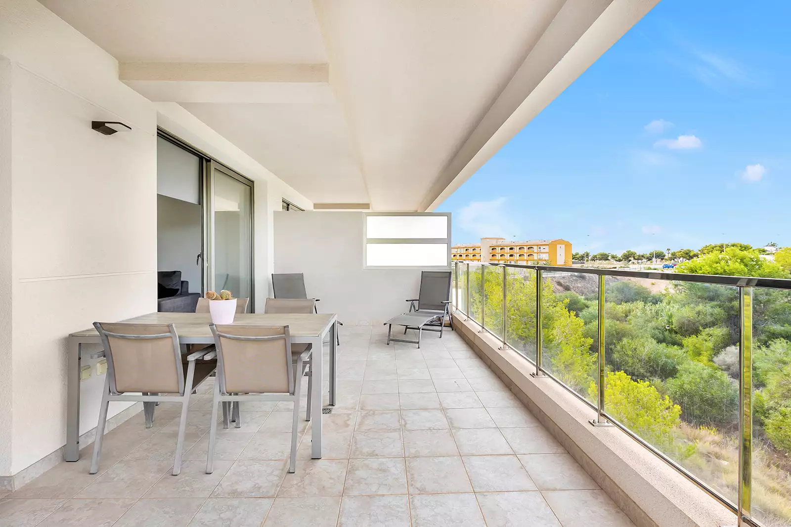 Flat 84m² in Spain, Orihuela Costa. Priced at 274000€ rent photo-1