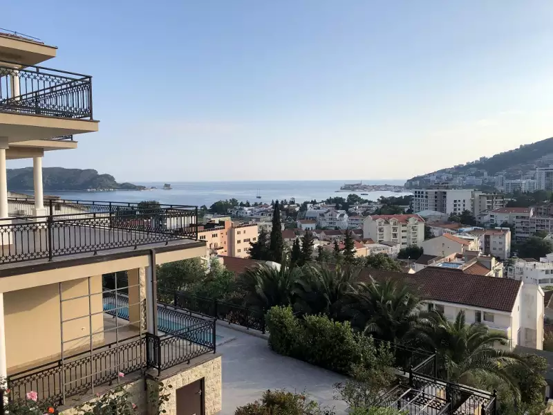 House 663m² in Montenegro, Budva. Priced at 1700000€ rent photo-6