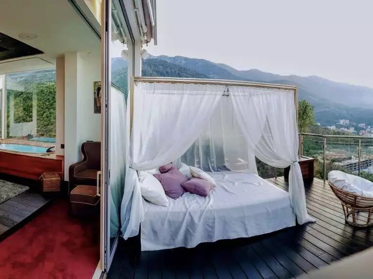 Flat 168m² in Montenegro, Becici. Priced at 575000€ rent photo-4