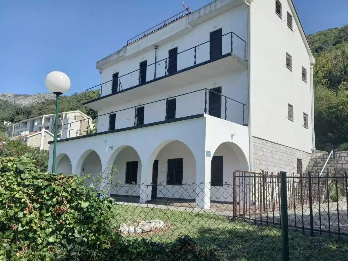 Hotels 480m² in Montenegro, Petrovac. Priced at 682500€ rent photo-1