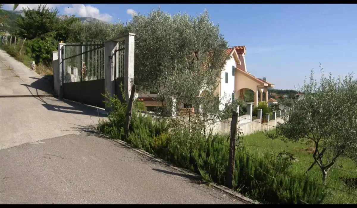 House 300m² in Montenegro, Kavac. Priced at 683000€ rent photo-4