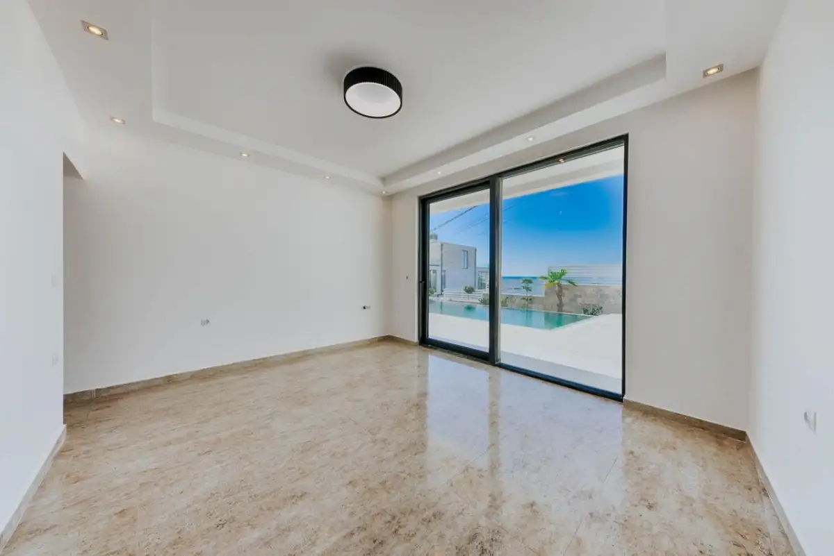 House 365m² in Montenegro, Utjeha. Priced at 1100000€ rent photo-12