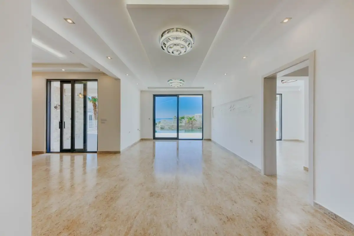 House 365m² in Montenegro, Utjeha. Priced at 1100000€ rent photo-13