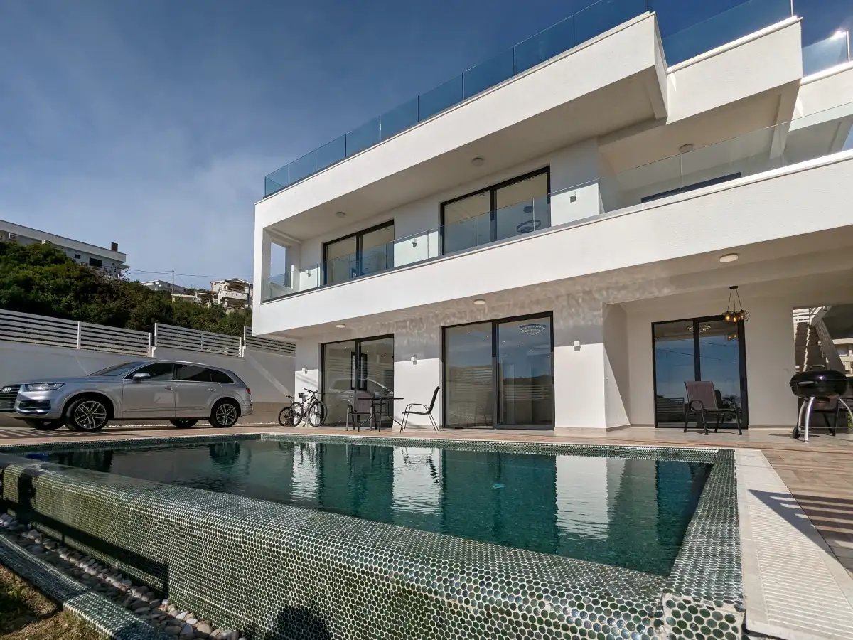 House 365m² in Montenegro, Utjeha. Priced at 1100000€ rent photo-20
