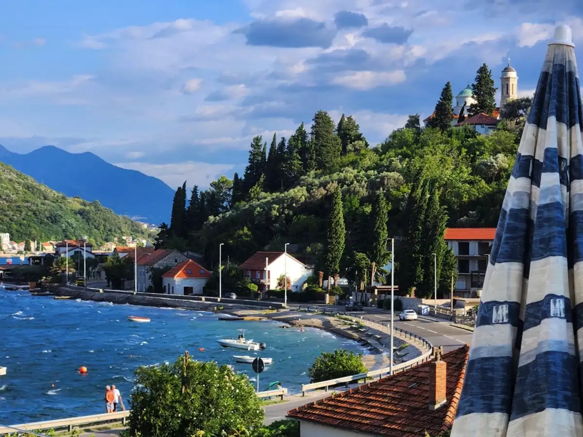 House 350m² in Montenegro, Kamenari. Priced at 490000€ rent photo-3