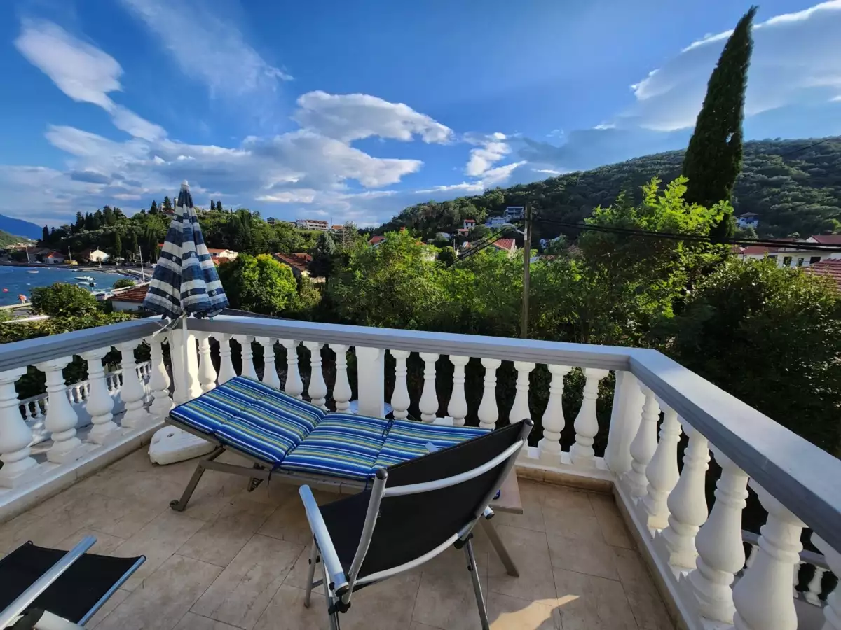 House 350m² in Montenegro, Kamenari. Priced at 490000€ rent photo-4