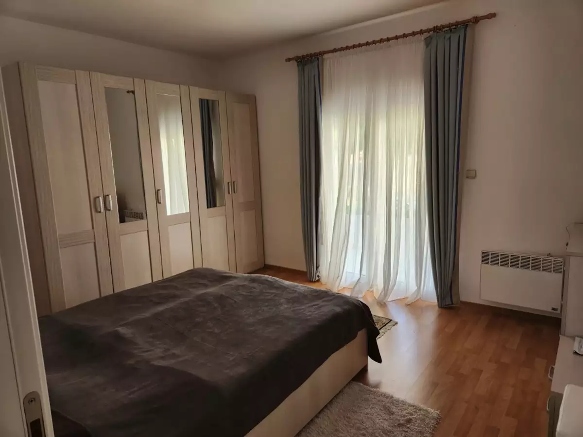 House 350m² in Montenegro, Kamenari. Priced at 490000€ rent photo-9