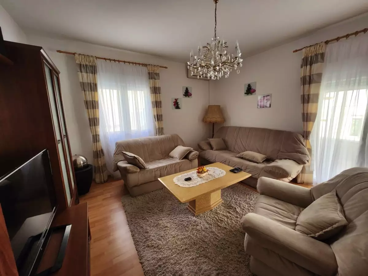 House 350m² in Montenegro, Kamenari. Priced at 490000€ rent photo-10