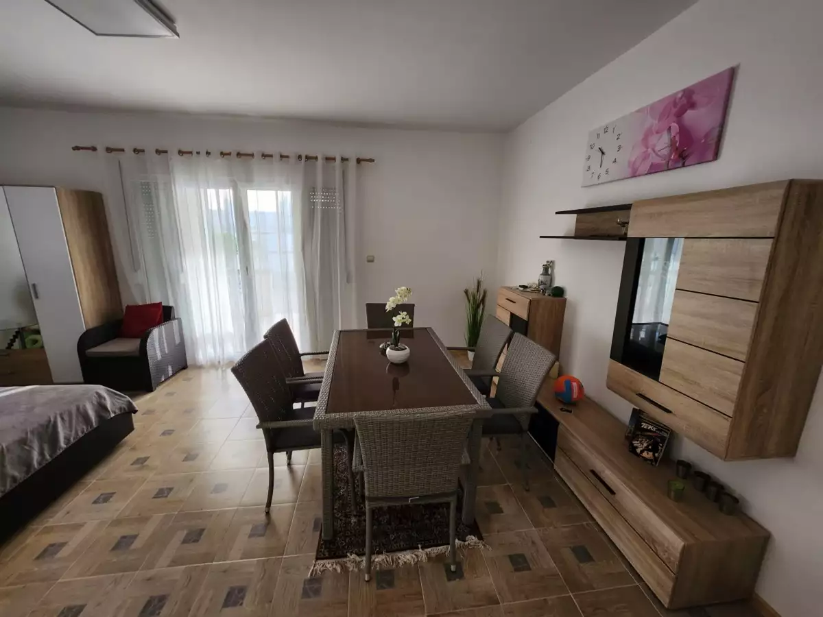 House 350m² in Montenegro, Kamenari. Priced at 490000€ rent photo-15