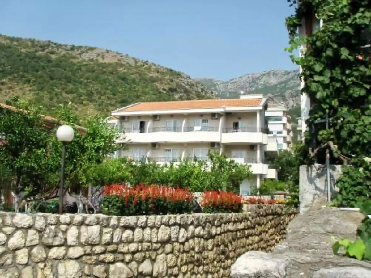 Hotels 600m² in Montenegro, Becici. Priced at 1000000€ rent photo-1