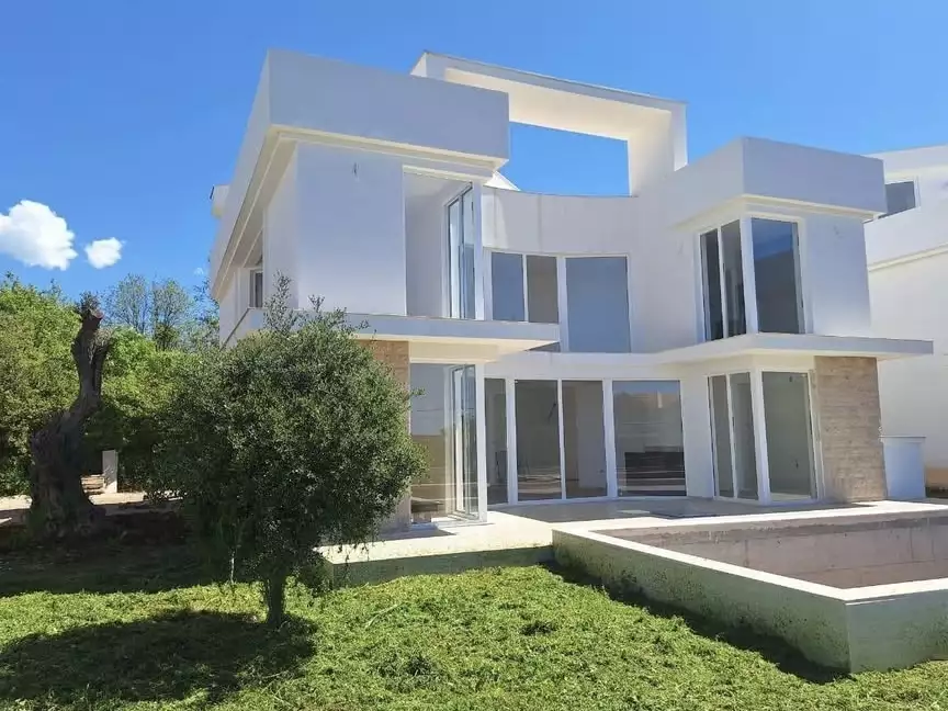 House 467m² in Montenegro, Krimovica. Priced at 450000€ rent photo-1