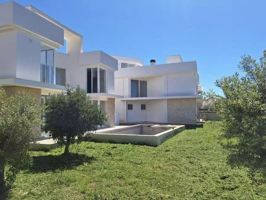House 467m² in Montenegro, Krimovica. Priced at 450000€ rent photo-4