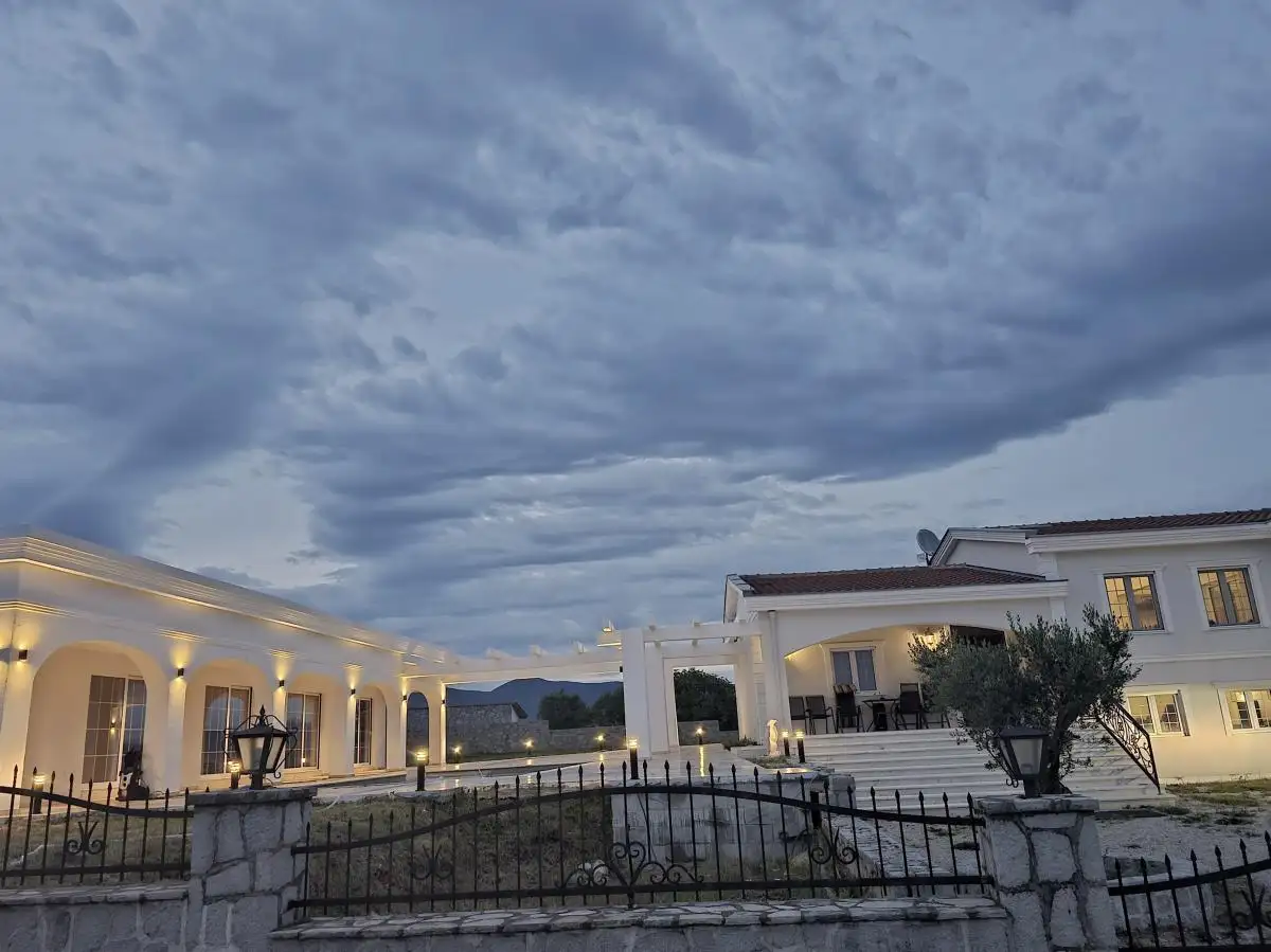 House 500m² in Montenegro, Ulcinj. Priced at 1500000€ rent photo-26