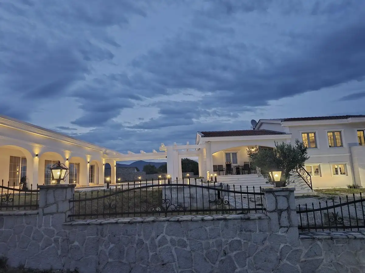 House 500m² in Montenegro, Ulcinj. Priced at 1500000€ rent photo-31