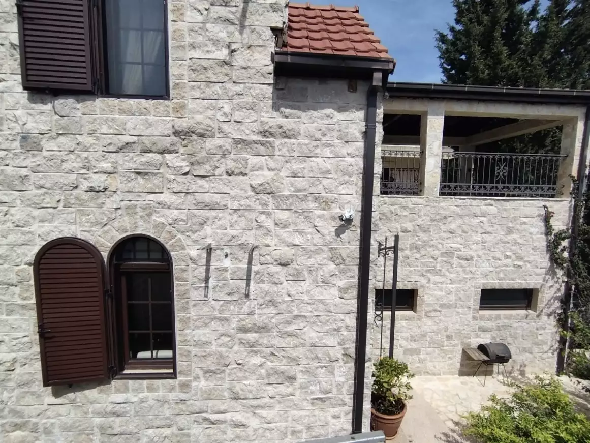 House 200m² in Montenegro, Sutomore. Priced at 420000€ rent photo-9