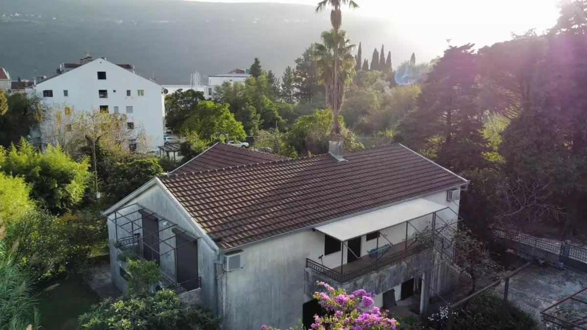 House 240m² in Montenegro, Kumbor. Priced at 650000€ rent photo-2