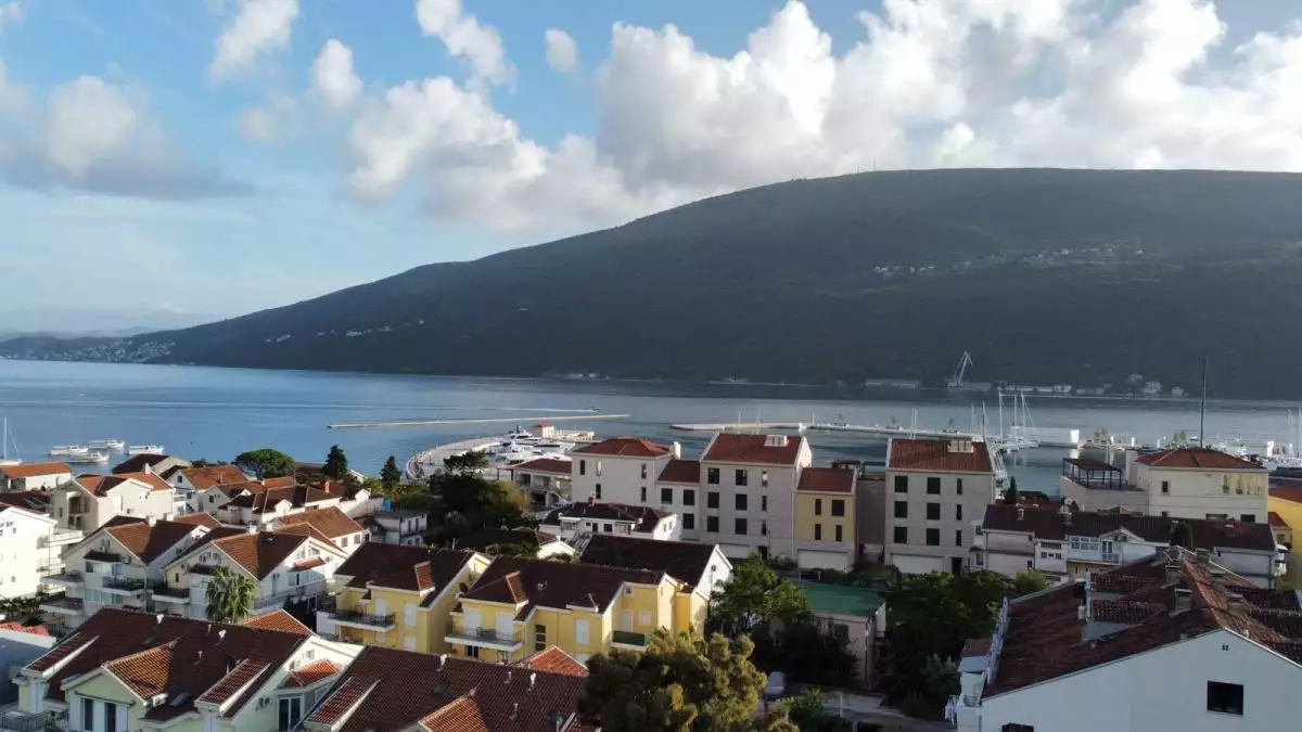 House 240m² in Montenegro, Kumbor. Priced at 650000€ rent photo-14