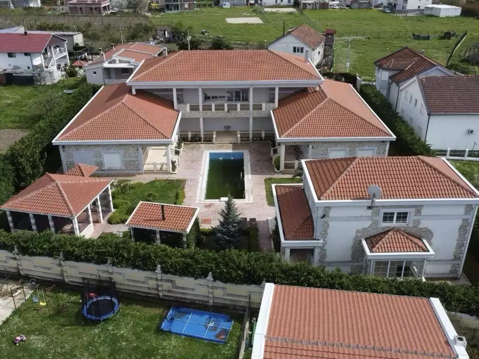 House 1000m² in Spain, Barcelona. Priced at 1200000€ rent photo-2