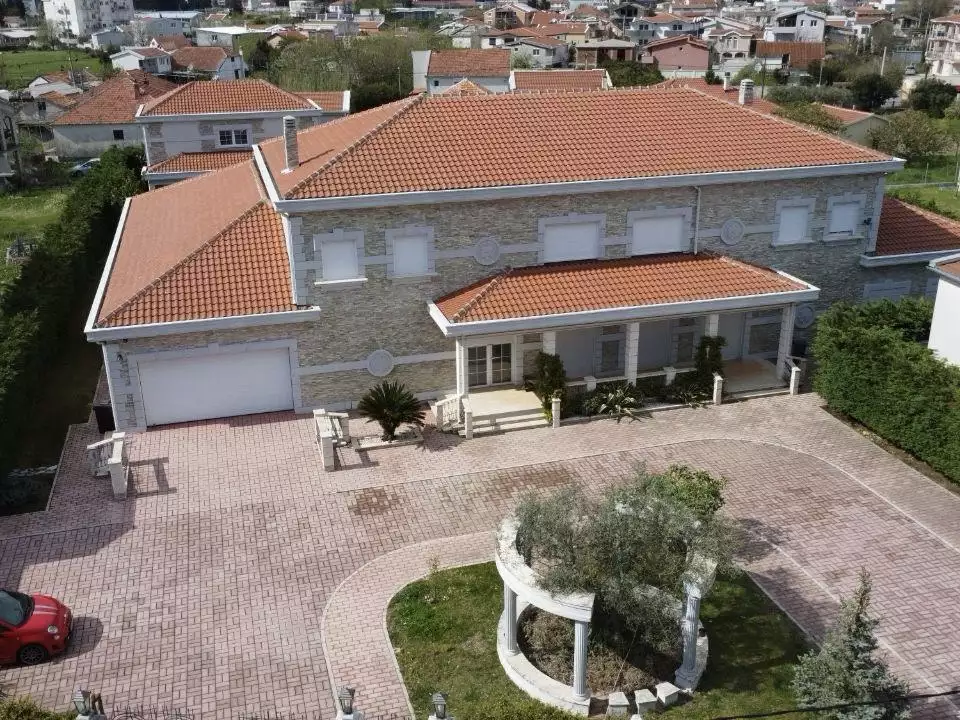 House 1000m² in Spain, Barcelona. Priced at 1200000€ rent photo-3