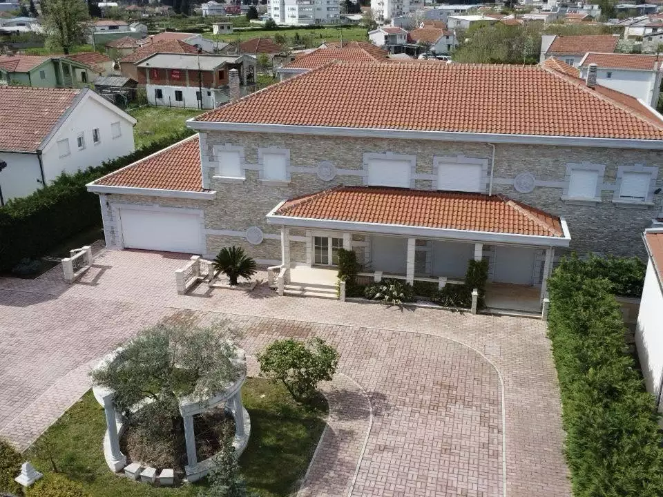 House 1000m² in Spain, Barcelona. Priced at 1200000€ rent photo-8