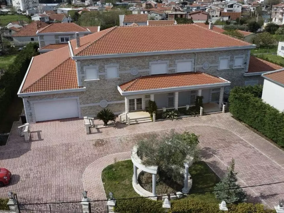House 1000m² in Spain, Barcelona. Priced at 1200000€ rent photo-9