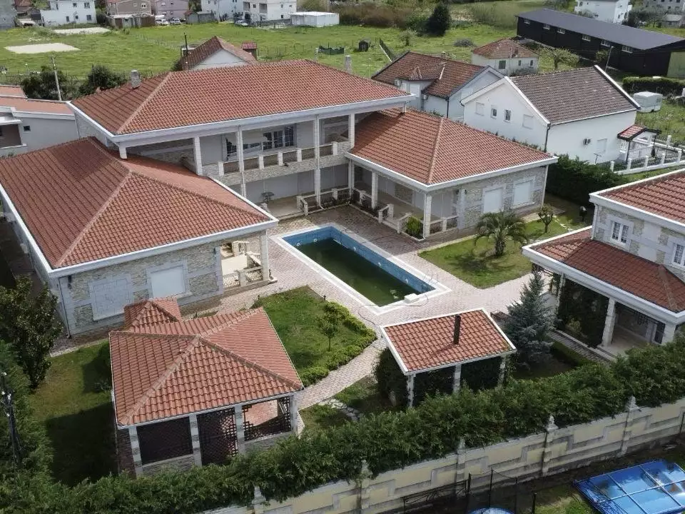 House 1000m² in Spain, Barcelona. Priced at 1200000€ rent photo-10