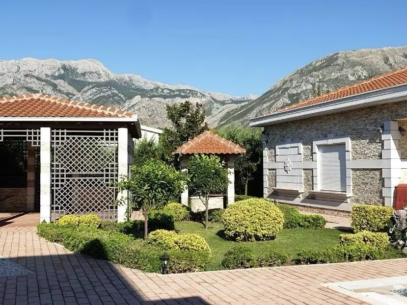 House 1000m² in Spain, Barcelona. Priced at 1200000€ rent photo-11