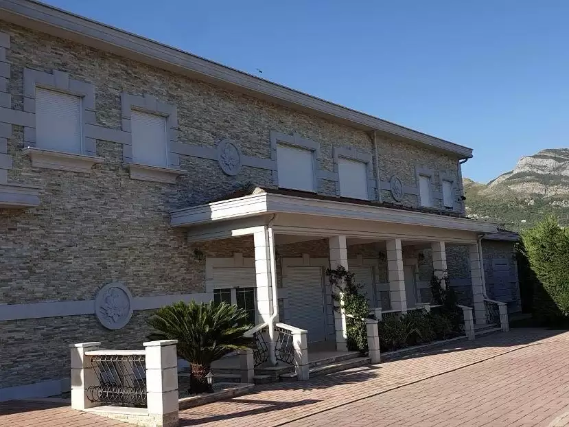 House 1000m² in Spain, Barcelona. Priced at 1200000€ rent photo-12