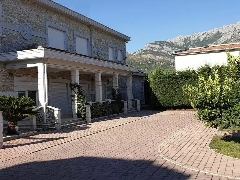House 1000m² in Spain, Barcelona. Priced at 1200000€ rent photo-13