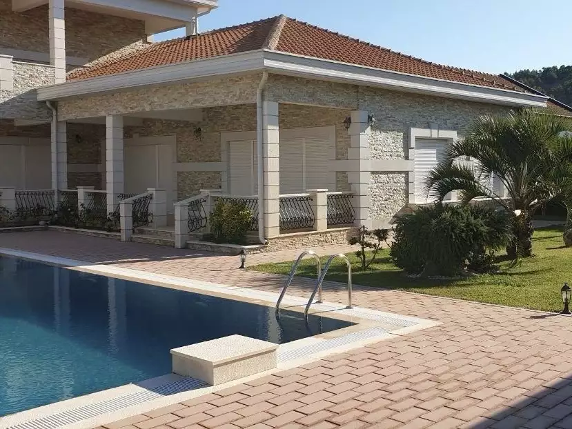 House 1000m² in Spain, Barcelona. Priced at 1200000€ rent photo-16