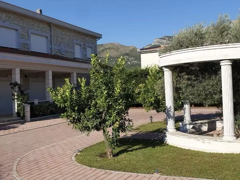 House 1000m² in Spain, Barcelona. Priced at 1200000€ rent photo-18