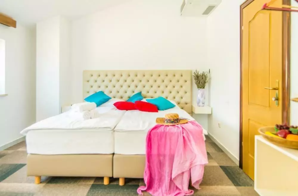 Hotels 1200m² in Croatia, Porec. Priced at 7000000€ rent photo-4