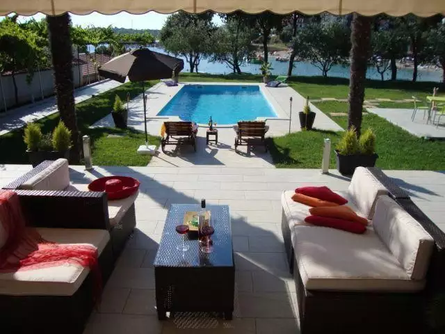 Villa 260m² in Croatia, Pula. Priced at 2100000€ rent photo-1