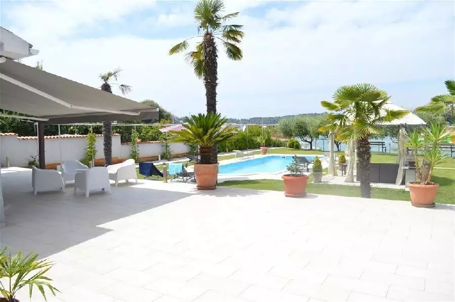 Villa 260m² in Croatia, Pula. Priced at 2100000€ rent photo-5