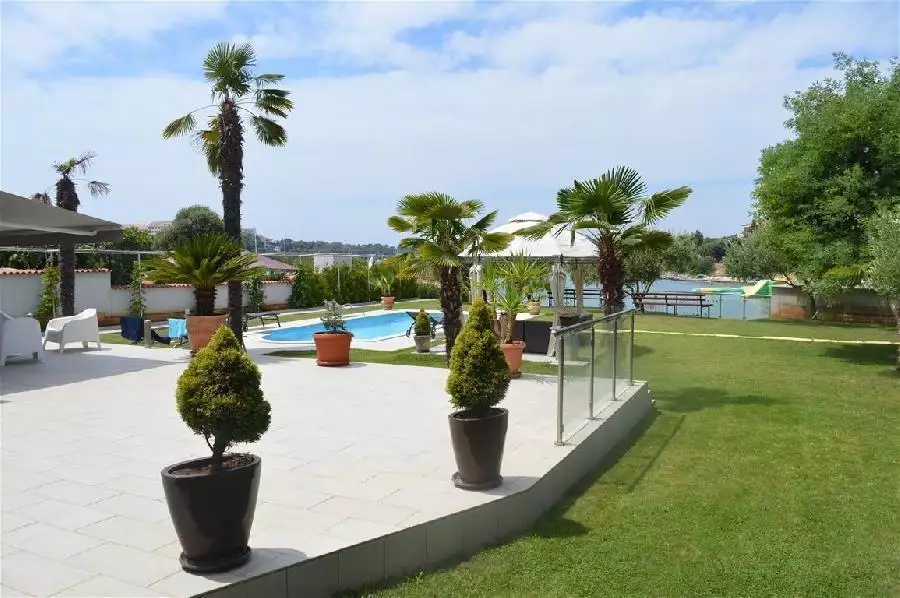 Villa 260m² in Croatia, Pula. Priced at 2100000€ rent photo-7