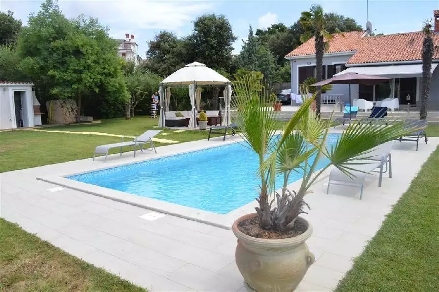 Villa 260m² in Croatia, Pula. Priced at 2100000€ rent photo-8