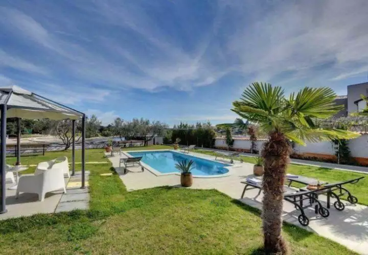 Villa 260m² in Croatia, Pula. Priced at 2100000€ rent photo-12