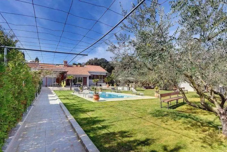 Villa 260m² in Croatia, Pula. Priced at 2100000€ rent photo-18