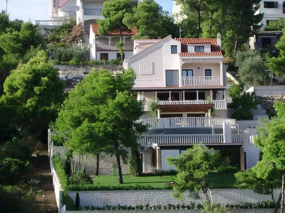 Villa 400m² in Croatia, Ciovo. Priced at 2400000€ rent photo-7