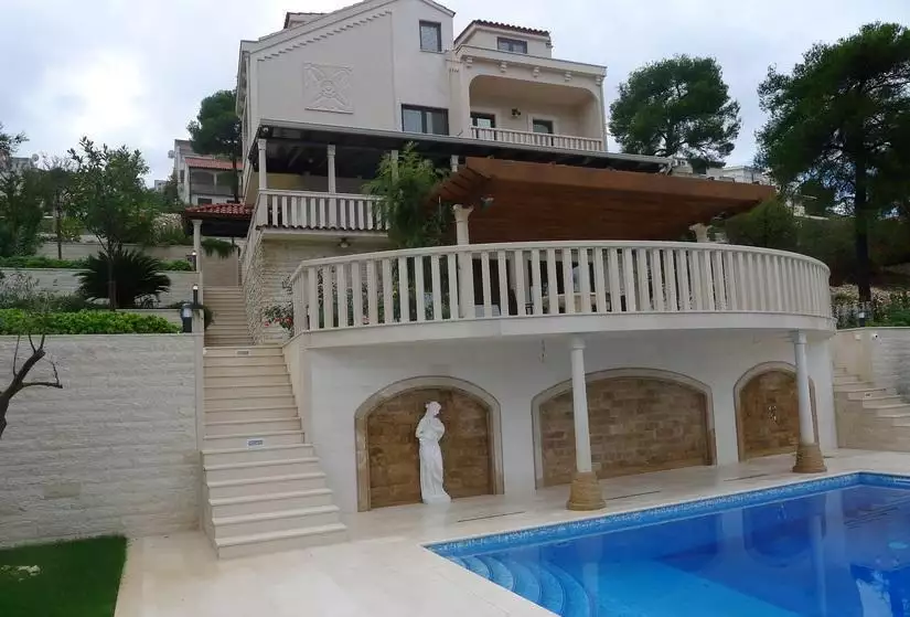 Villa 400m² in Croatia, Ciovo. Priced at 2400000€ rent photo-9