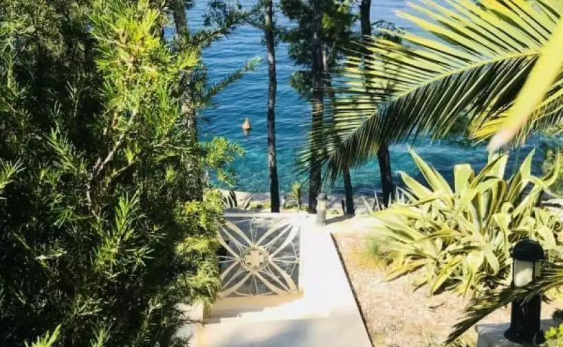 Villa 400m² in Croatia, Ciovo. Priced at 2400000€ rent photo-22