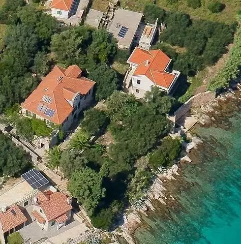 Villa 450m² in Croatia, Starigrad. Priced at 1050000€ rent photo-1