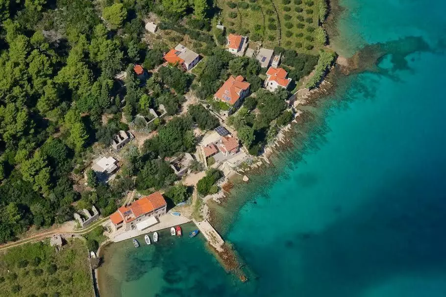 Villa 450m² in Croatia, Starigrad. Priced at 1050000€ rent photo-2